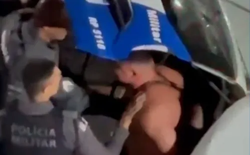 
          Imagem ilustrativa da imagem Policial que bateu na mulher pode ser expulso da PM
          