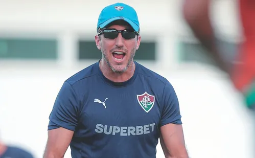 
          Imagem ilustrativa da imagem Pontaria preocupa o Fluminense de Zubeldía
          