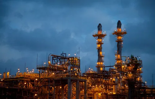 
          Imagem ilustrativa da imagem Por que o desconto da Petrobras demora a chegar no bolso do pernambucano?
          