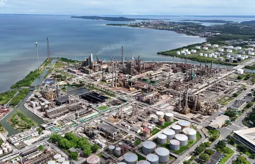 
          Imagem ilustrativa da imagem Por que o desconto da Petrobras demora a chegar no bolso do pernambucano?
          