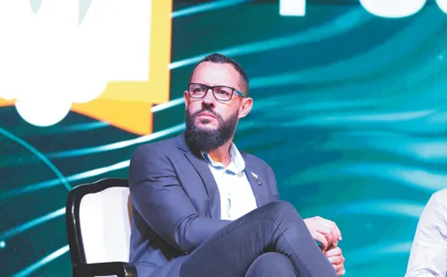 
          Imagem ilustrativa da imagem Porto Central prevê a contratação de 1.200 trabalhadores na 1ª fase de operação
          