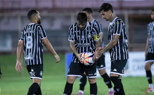 
          Imagem ilustrativa da imagem “Precisamos melhorar muito”, diz lateral capa-preta
          