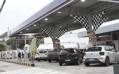 
          Imagem ilustrativa da imagem Litro da gasolina chega a R$ 8,29 em postos do Espírito Santo
          