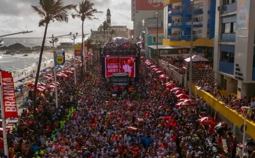 
          Imagem ilustrativa da imagem Prefeito de Salvador antecipa Carnaval de 2027 e revela primeiras atrações
          