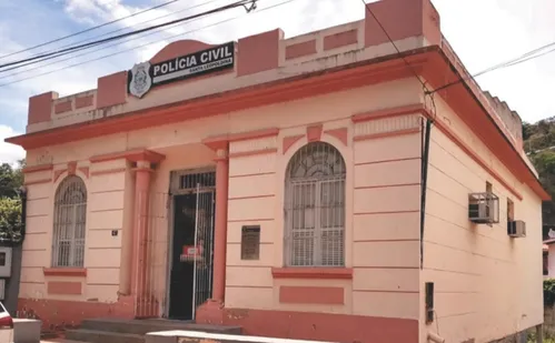 
          Imagem ilustrativa da imagem Preso por exigir R$ 10 mil para não divulgar vídeos da ex: até 30 anos de prisão
          