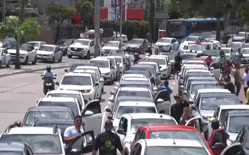 
          Imagem ilustrativa da imagem Pressão contra projeto de lei dos apps trava o trânsito no Recife: veja polêmicas
          