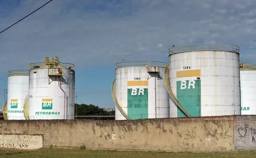 
          Imagem ilustrativa da imagem Privatização da BR prejudica consumidor em momento de crise
          