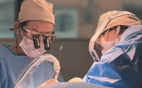 
          Imagem ilustrativa da imagem Procura dos homens por serviços de estética dispara
          