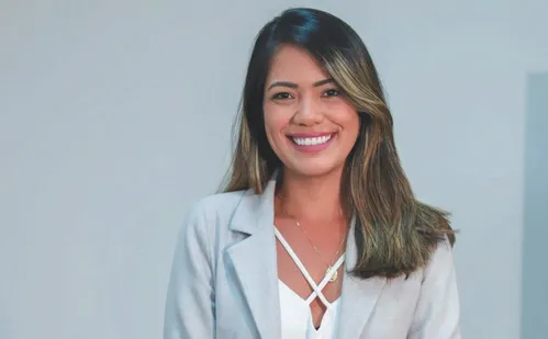 
          Imagem ilustrativa da imagem Professora da Serra ganha prêmio por inventivo à poesia
          