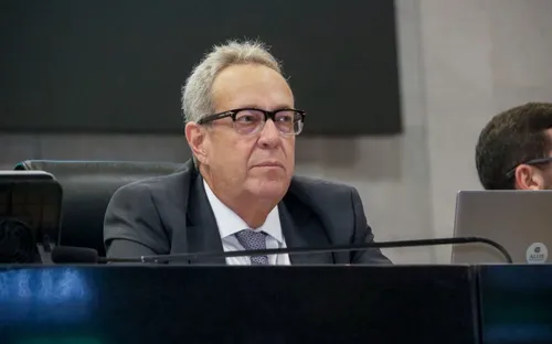 
          Imagem ilustrativa da imagem Queda de braço: Alepe cancela sessão após impasse sobre o cofre do Governo
          