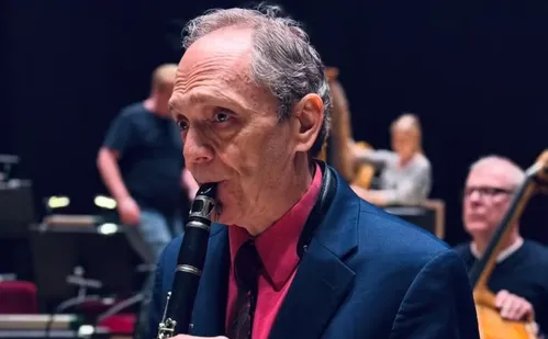 
          Imagem ilustrativa da imagem Quem é Ken Peplowski, ícone do jazz encontrado morto em cabine de cruzeiro
          