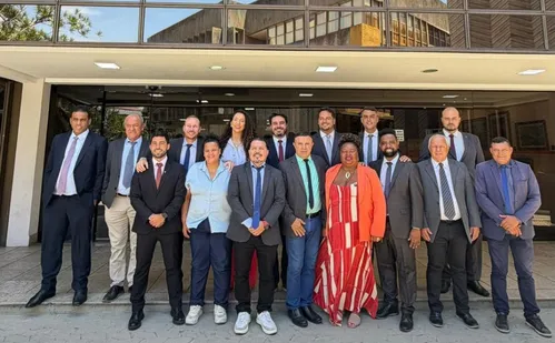 
          Imagem ilustrativa da imagem Quinze vereadores de Vitória apoiam eleição de Dalto Neves
          