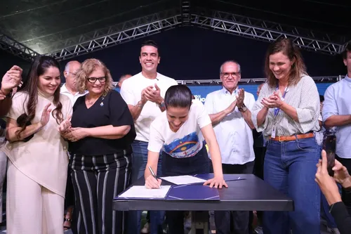 
          Imagem ilustrativa da imagem Raquel entrega melhorias no Hospital Regional do Agreste e autoriza novo prédio
          