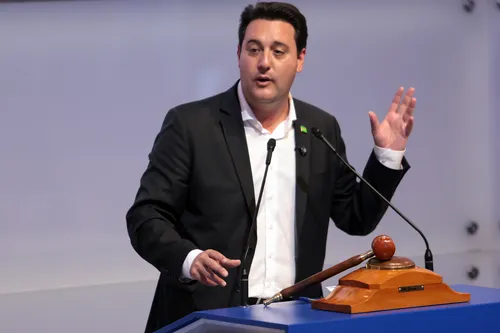 
          Imagem ilustrativa da imagem Ratinho Jr. elogia Caiado, e Eduardo Leite diz que PSD mantém polarização
          