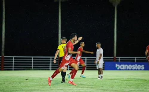 
          Imagem ilustrativa da imagem Real Noroeste vence a Desportiva de virada em jogão de cinco gols
          