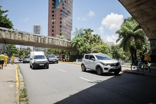 
          Imagem ilustrativa da imagem Recife anuncia obras que devem reduzir o trânsito em 25% na Avenida João de Barros
          