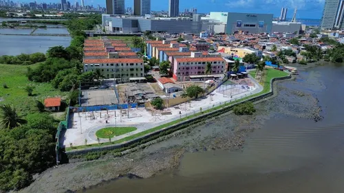 
          Imagem ilustrativa da imagem Recife entrega primeira etapa de parque linear em área antes ocupada por palafitas
          