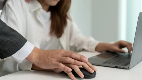 
          Imagem ilustrativa da imagem Recife registra índice de assédio contra mulheres acima da média nacional
          
