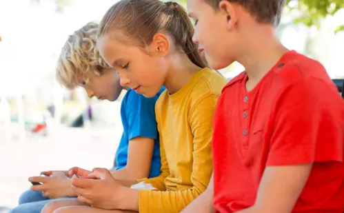 
          Imagem ilustrativa da imagem Rede sociais sintomas de desatenção, afirmam especialistas
          