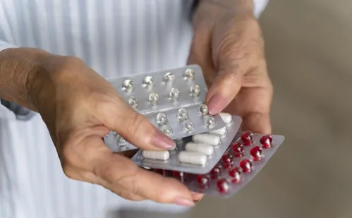 
          Imagem ilustrativa da imagem Remédios vão ficar até 3,81% mais caros a partir de 1º de abril
          