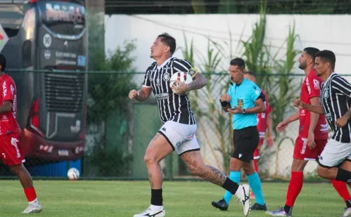 
          Imagem ilustrativa da imagem Rio Branco leva a pior em confronto de cinco gols na Série D
          