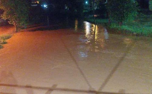 
          Imagem ilustrativa da imagem Rio sobe 80 cm e ameaça transbordar após temporal em Mimoso do Sul
          