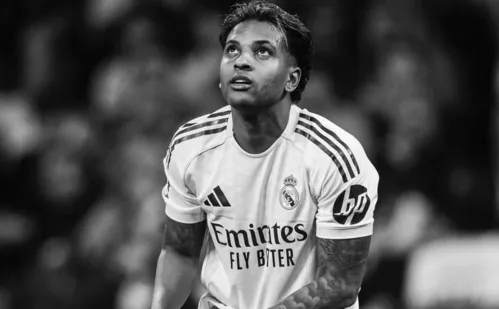 
          Imagem ilustrativa da imagem Rodrygo passará por cirurgia de reconstrução do ligamento nesta terça-feira
          