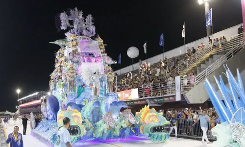 
          Imagem ilustrativa da imagem Rosas de Ouro leva a história de São Mateus ao Sambão do Povo. Veja fotos.
          