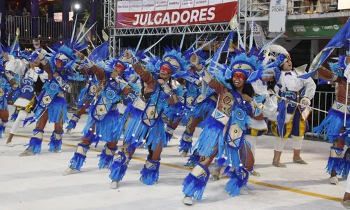 
          Imagem ilustrativa da imagem Rosas de Ouro leva a história de São Mateus ao Sambão do Povo. Veja fotos.
          