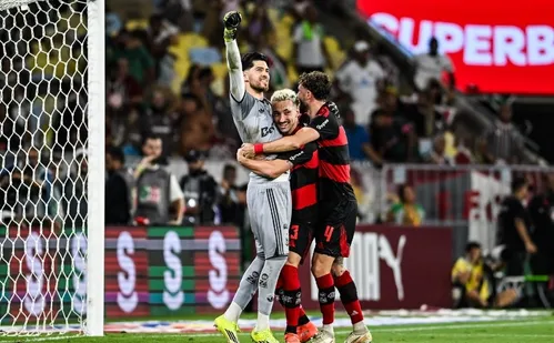 
          Imagem ilustrativa da imagem Rossi brilha nos pênaltis e o Flamengo é tricampeão carioca
          