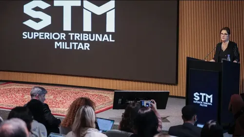 
          Imagem ilustrativa da imagem STM recebe pedido de perda de patente de Bolsonaro e mais 4 oficiais
          