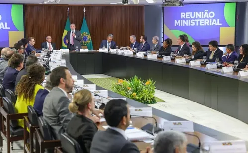 
          Imagem ilustrativa da imagem Saiba quais ministros deixam os cargos para disputar as eleições
          