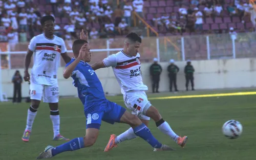 
          Imagem ilustrativa da imagem Santa Cruz entra sem reação, perde para o Confiança e despenca na Série C
          