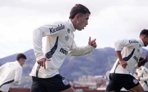 
          Imagem ilustrativa da imagem Santos vai ao Equador em busca da virada de chave no ano
          