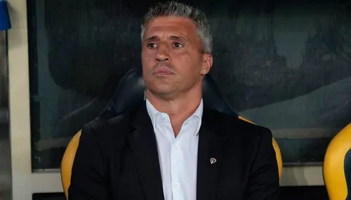 
          Imagem ilustrativa da imagem São Paulo anuncia saída do técnico Hernán Crespo
          