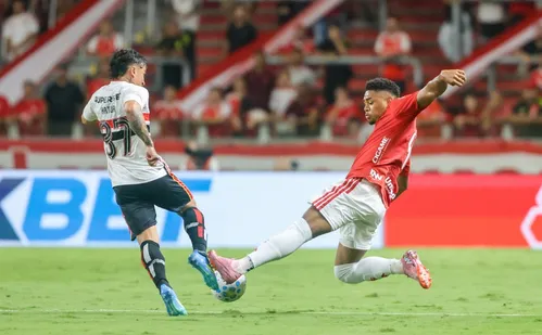 
          Imagem ilustrativa da imagem São Paulo aproveita recuo do Internacional e busca empate pelo Brasileirão
          