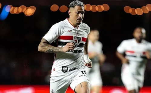 
          Imagem ilustrativa da imagem São Paulo bate Juventude pelo placar mínimo em noite de vaias e impaciência
          