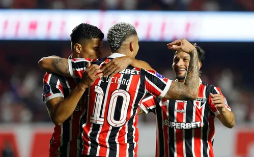 
          Imagem ilustrativa da imagem São Paulo ouve vaias, mas vence O'Higgins com golaços e mantém 100% na Sula
          