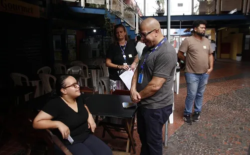 
          Imagem ilustrativa da imagem Secretaria de Educação faz “chamadão do supletivo” nas ruas do ES
          