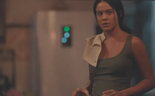 
          Imagem ilustrativa da imagem Segredo perturbador ameaça casamento no filme "O Drama"
          