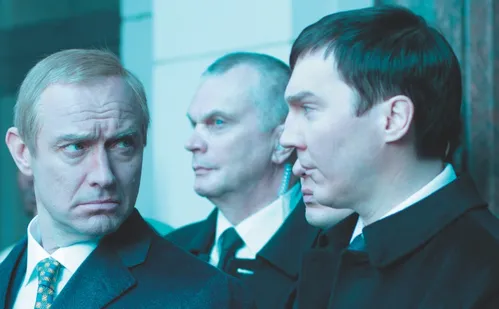 
          Imagem ilustrativa da imagem Segredo perturbador ameaça casamento no filme "O Drama"
          