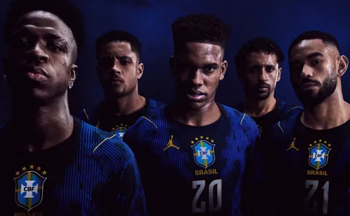 
          Imagem ilustrativa da imagem Seleção brasileira lança camisa azul para a Copa com logo da Jordan
          