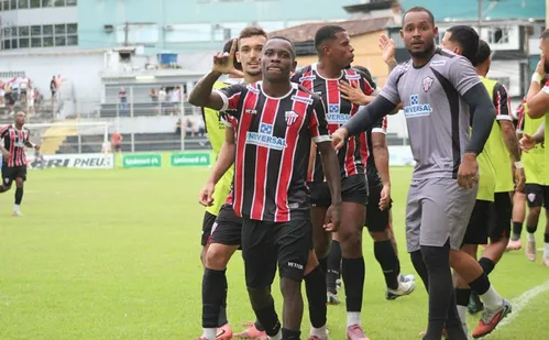 
          Imagem ilustrativa da imagem Serra vence o Vila e abre vantagem no Capixabão
          