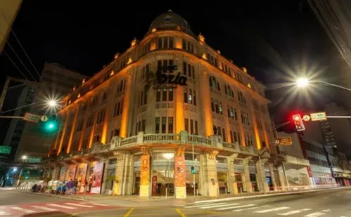 
          Imagem ilustrativa da imagem Sessões de cinema do Sesc Glória, no Centro de Vitória, são suspensas
          