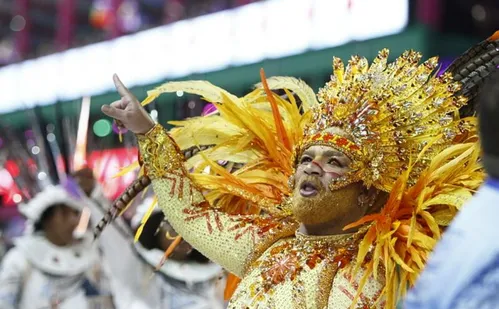 
          Imagem ilustrativa da imagem Sinal verde para a folia: Pega no Samba abre desfiles do Grupo Especial
          