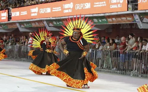 
          Imagem ilustrativa da imagem Sinal verde para a folia: Pega no Samba abre desfiles do Grupo Especial
          