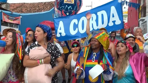 
          Imagem ilustrativa da imagem "Só mais cinco minutinhos?" Em Olinda, o bloco A Corda não deixa ninguém dormir
          