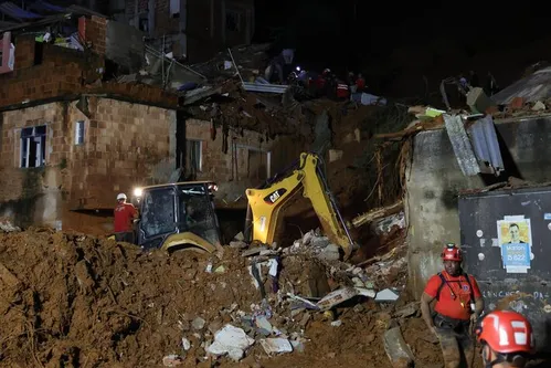 
          Imagem ilustrativa da imagem Sobe para 36 o número de mortes provocadas por chuvas em MG
          