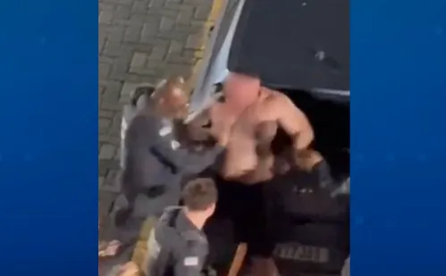 
          Imagem ilustrativa da imagem Soldado da PM é preso após agredir a namorada em Vitória
          