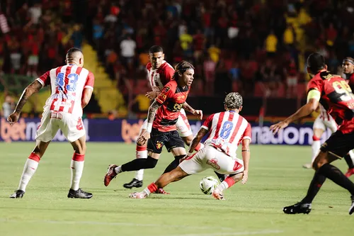 
          Imagem ilustrativa da imagem Sport e Náutico empatam em clássico eletrizante. Decisão do Pernambucano promete
          